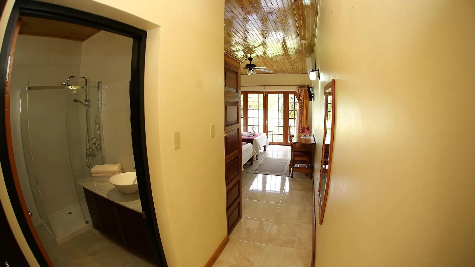 **** Hotel Charela Inn Negril Jamaica