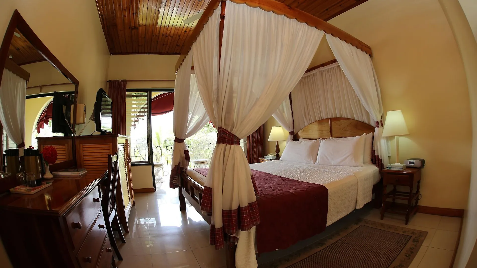 **** Hotel Charela Inn Negril Jamaica